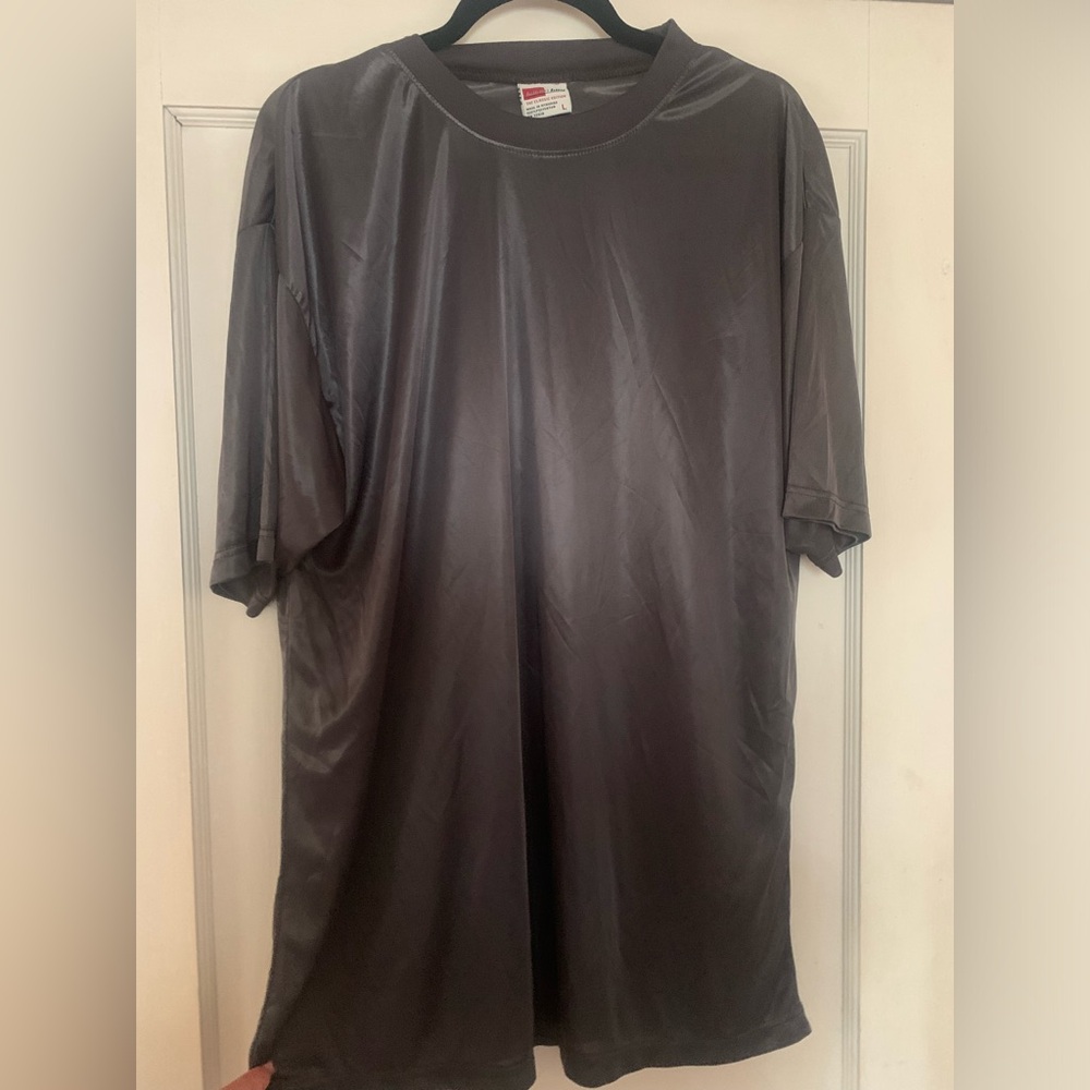NWOT Mens Billion Bay Gray Silky Tee Size L